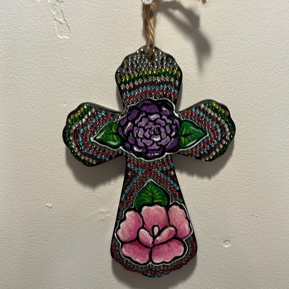 Folk art cross - Picture 1 of 2